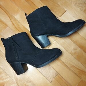 Old Navy | Black booties size 8